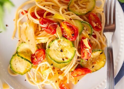 Zucchini-Bolognese Pasta-Gericht für Diabetiker – gesund und kohlenhydratarm