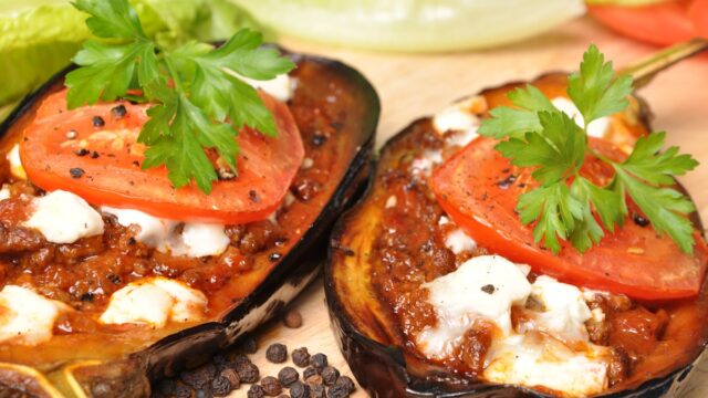 Gefüllte Auberginen mit Rinderhackfleisch und Mozzarella – Diabetiker-Tagesrezept