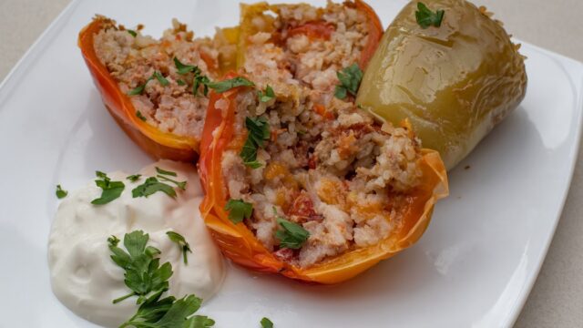 Gefüllte Paprika mit Ricotta-Spinat-Füllung und Parmesankruste – Rezept für Diabetiker